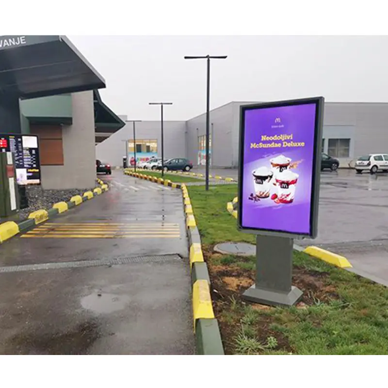 Application scenario image for 75″ 3840×2160 5000nits UHD Industrial Window-Facing Display, 75 3840×2160 5000nits UHD